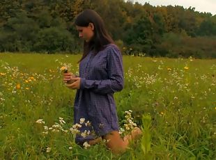 Sexy Slim Teen Amateur Gloria Solo Outdoors Action
