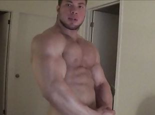 Muscle Hunk Robin Jacks On Cam
