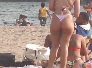 I want big bubble ass of unknown woman on the beach