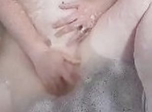 bañando, masturbación, coño-pussy, amateur, madurita-caliente, con-los-dedos, a-solas