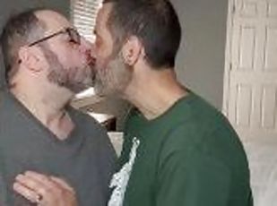 папики, любительское, геи, групповуха, полные, целуются, с-мужем, дядюшки, мускулистые-геи
