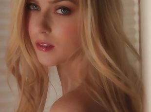 Beautiful Blonde Babe Abigaile Johnson Masturbating