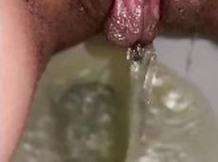 clitoride, masturbarsi, urina, fichette, amatoriali, giovanissime, solitari, bagnate