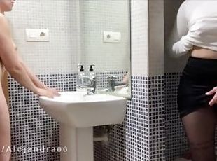 GIRL WITH BIG ASS HAS SEX IN THE BATHROOM