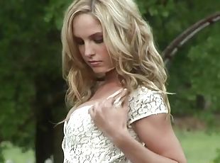 Drop Dead Gorgeous Blonde Gets Her Kit Off In The Park