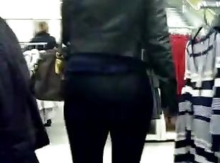 Big-assed chick wearing legging caught on camera in a shop