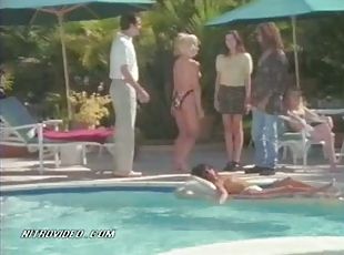 celebrità, piscina, topless