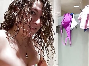 Tranny jerks off in the shower