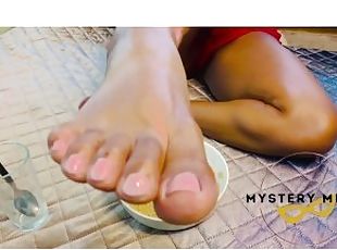 Preview Feet Play: Playing in my morning breakfast