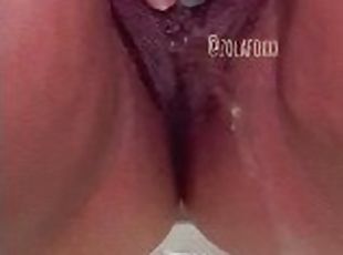 ZolaFoxxx after gym squirt in bathroom????playing until I squirt on crystals