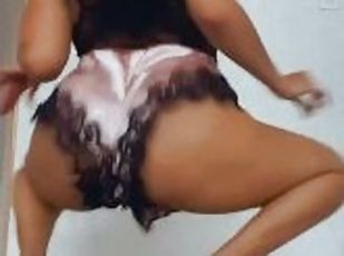 Sexy Latina twerking IG: x_queen_beba_xx