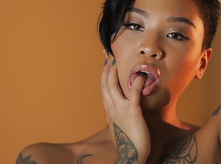 Gorgeous tattooed ebony teen Honey Gold strips and fingers her pussy