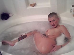 Bathing with Joslyn James and putting his cock into her mouth
