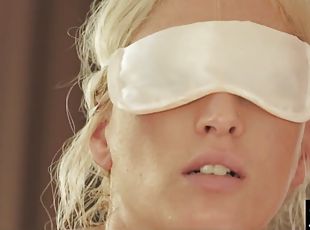 Beautiful blonde blindfolded for passionate sex and wild orgasms - Uma zex