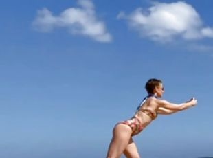 Evangeline Lilly  SEXY bikini workout