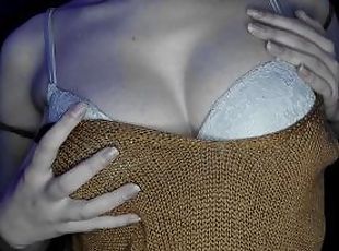 BEAUTY SHOWED HER SEXY BREAST IN LACE BRA