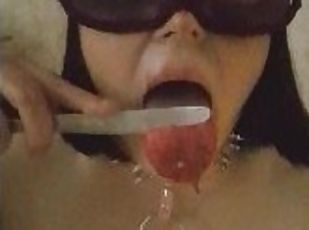 Slut filled her TONGUE with HOT WAX