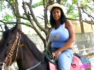 Big tits bounce as a sexy girl goes horseback riding