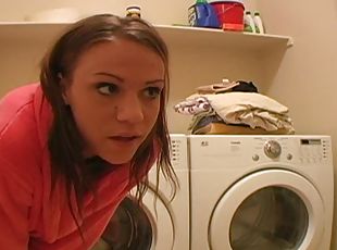 Magnificent Addison Crush masturbates in laundry on washing machine