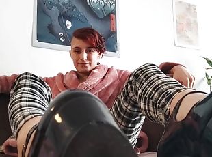 Vends-ta-culotte - JOI and foot worship with sexy french mistress
