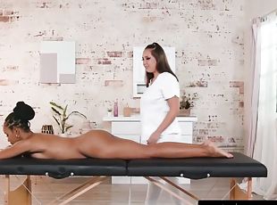 Sexy Jenna Sativa Do Hard Scissoring During Massage With Her Client Jenna Foxx