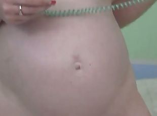 Affectionate pregnant bimbo drilling her big lips pussy using massive toy