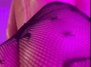 !!hot goth girl with tattoos and a fat ass in fishnets!! i’m oiled up making you horny for more)