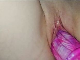 I struggle to take a huge dildo before squirting